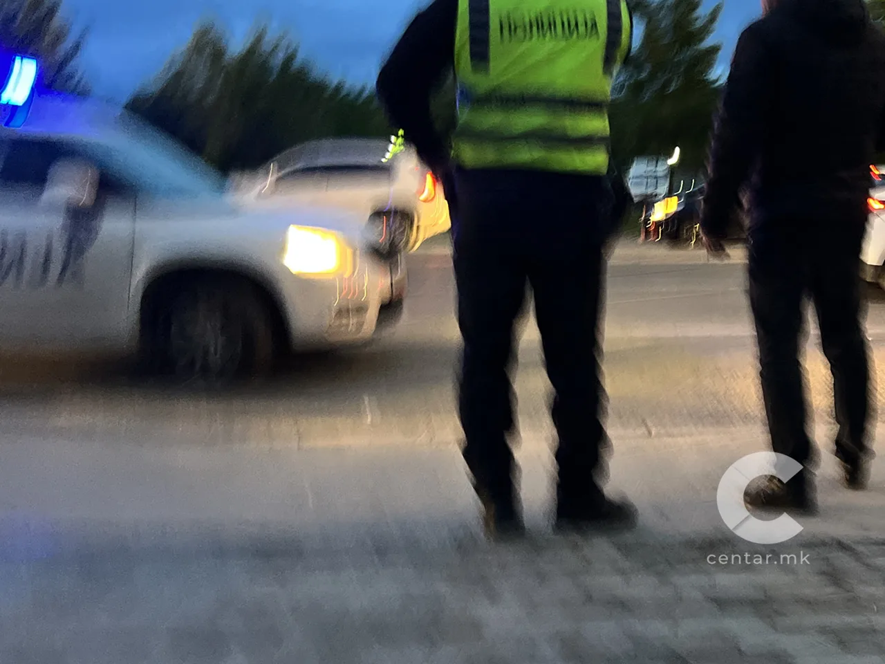 МВР УАПСИ ТРИ ЛИЦА ЗА ЗАВШЧЕРАШНИОТ ИНЦИДЕНТ: Откако скопјанец го сопреле три воизла бил претепан, однесен на плац во Карпош па оставен во Шишево