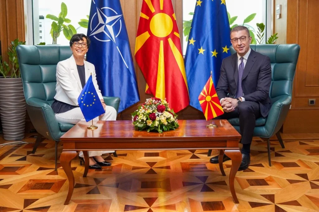 Мицкоски со Кос: Европската интеграција да остане процес кој се темели на јасни критериуми,  а не оптоварен со билатерални прашања што создаваат неизвесност кај македонските граѓани