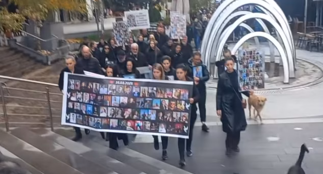 ВИДЕО „Марш за ангелите“ во Кочани: Семејствата на жртвите од „Пулс“ не се откажуваат