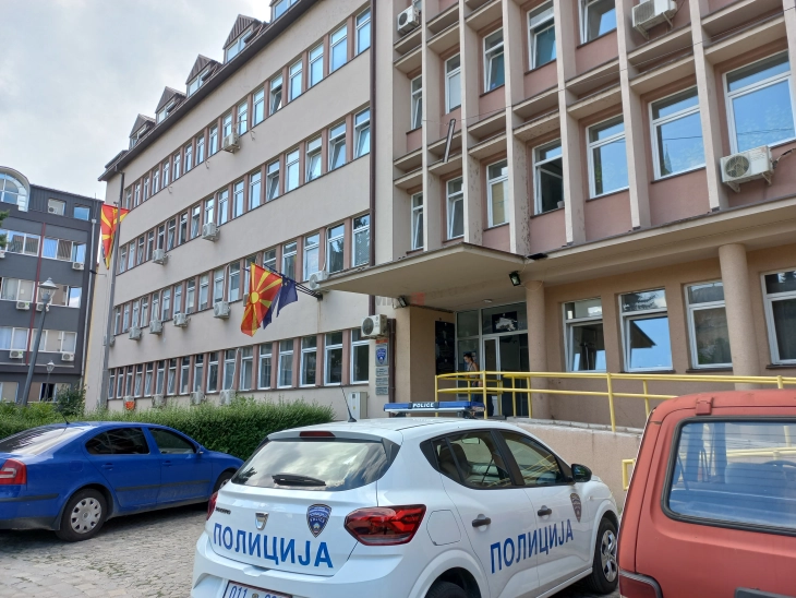 Претреси во Битола, пронајдена дрога, лишени од слобода две лица