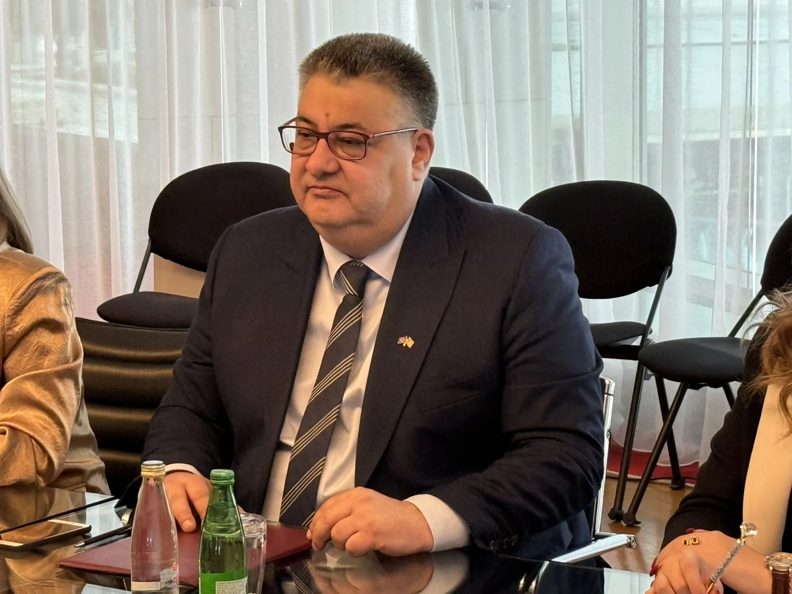 Македонија и БиХ ја продлабочуваат соработката: билатерална средба помеѓу Минчев и Буноза