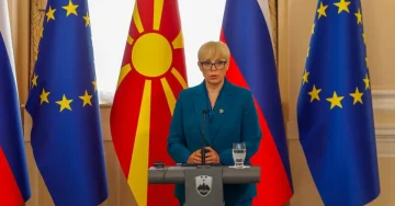 СЕ ВРАЌАЛА ОД ОДМОР ВО ХРВАТСКА: Во сообраќајка повредена претседателката на Словенија