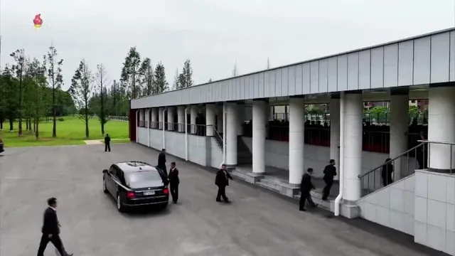 Ким Јонг дошол кај младите фудбалерки да им честита титула
