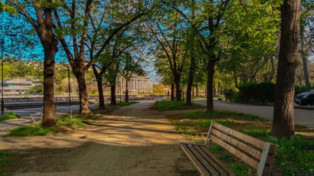 Денеска променливо облачно време со сончеви периоди, од утре силен ветер