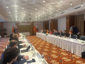 Пациент се обидел со возило да прегази вработена на Клинички