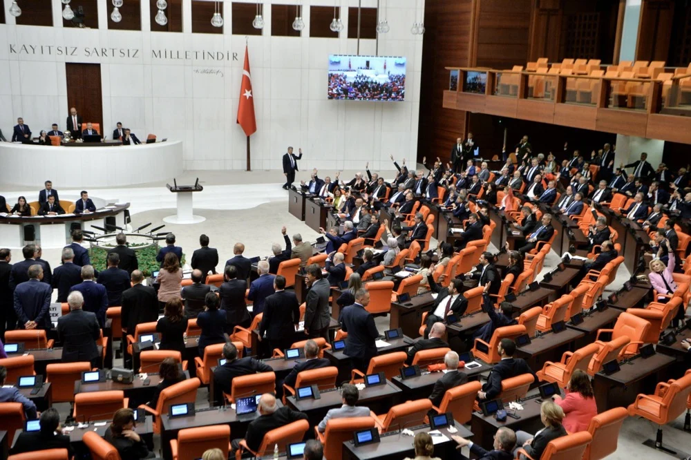 Турскиот парламент одобри закон што би можел да го унапреди мировниот процес со ПКК