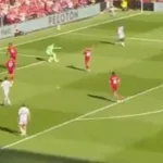 Срамно: Фудбалер на Кристал Палас даде гол додека голманот на Ливерпул лежеше повреден (Видео)