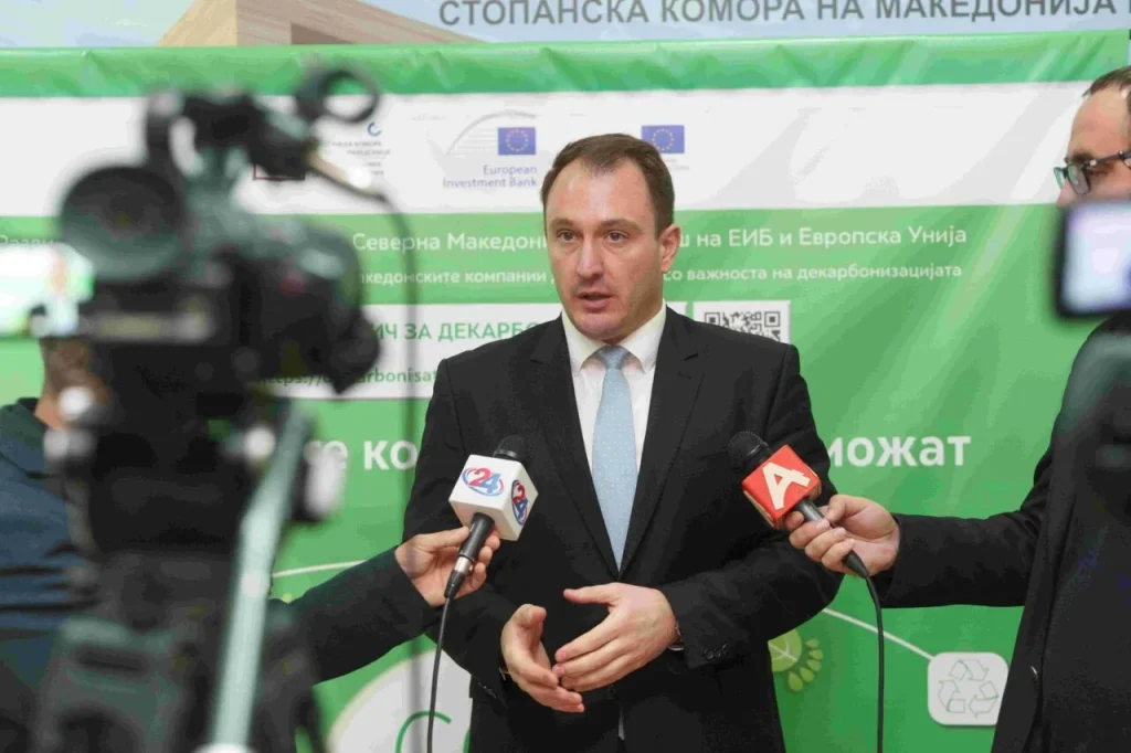 Андоновски: Електронските услуги им го олеснуваат работењето на компаниите