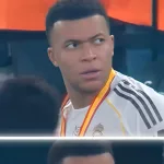 Погледнете го потегот на Мбапе со кој ги спречи соиграчите да направат шпалир