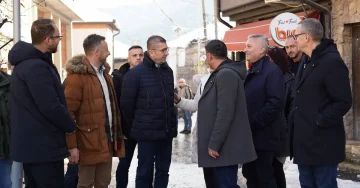 (ФОТО) МИЦКОСКИ НА ВЕВЧАНСКИОТ КАРНЕВАЛ: Тука традицијата не се раскажува, туку се живее