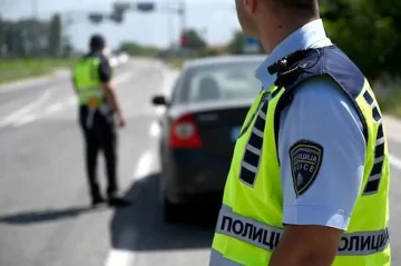 ПРИВЕДЕНИ 18 ВОЗАЧИ ЗА БЕЗОБЅИРНО УПРАВУВАЊЕ: Меѓу нив двајца малолетници и возач под дејство на алкохол