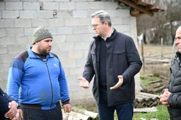 ОБЕШТЕТУВАЊЕ ЗА ФАРМЕРОТ ПОГОДЕН ОД ПОПЛАВИТЕ: Триуповски најави институционална поддршка