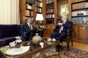 Грција воведува ограничување на профитната маржа за горивата и супермаркет производите