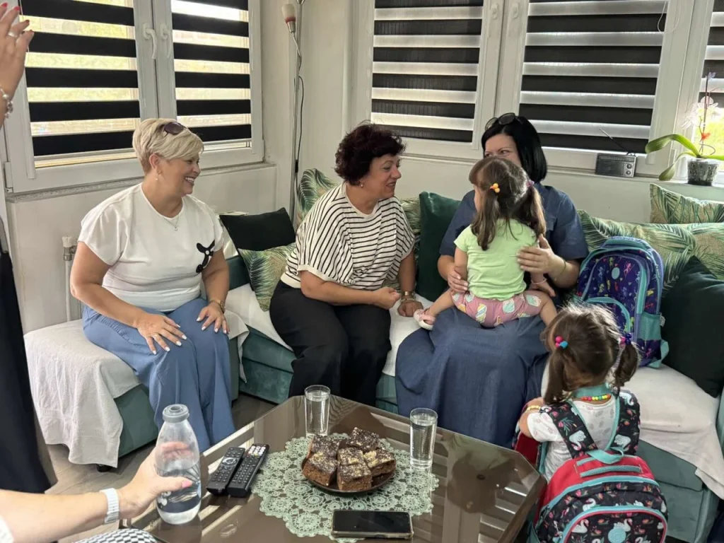 Општина Кисела Вода: Одбележан Светскиот ден на хуманоста, подароци и нови можности за децата од згрижувачките семејства