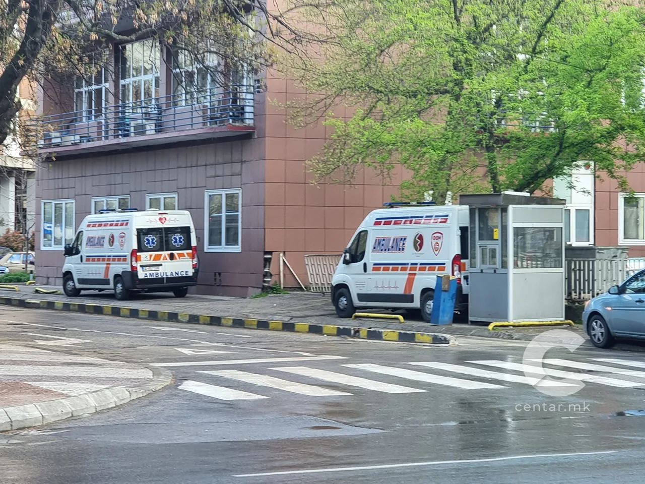 ТЕШКА СООБРАЌАЈНА НЕСРЕЌА ВО КУМАНОВСКО: Мопедист пренесен во болница