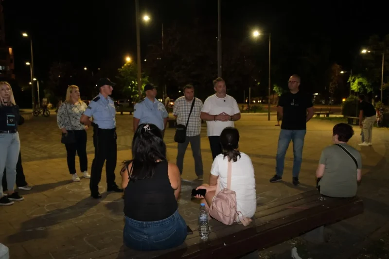 Полицајци и родители со „Соседски патроли“ во Карпош