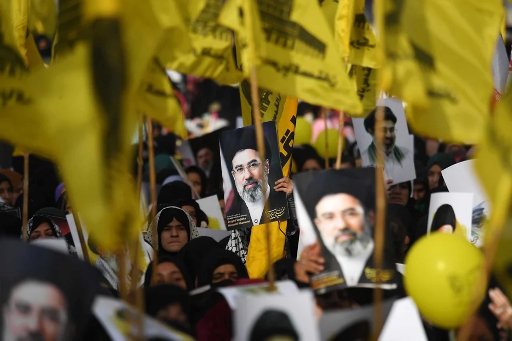 „Секоја крв има цена што убијците наскоро ќе мора да ја платат“: новиот врховен лидер на Иран се огласи по атентатите врз високи функционери