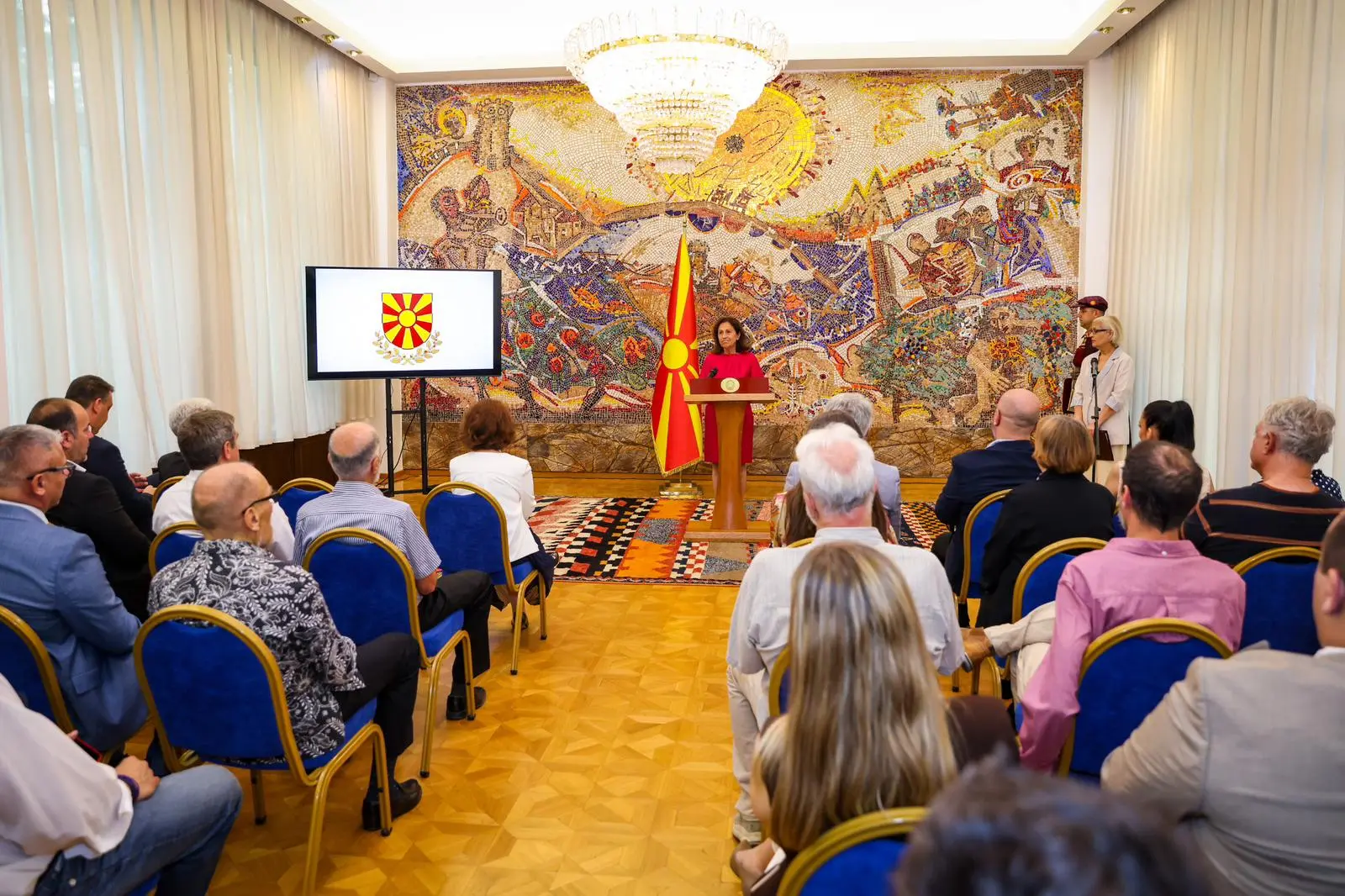 Сиљановска-Давкова постхумно ја одликуваше Наде Проева со Орден „8 Септември“