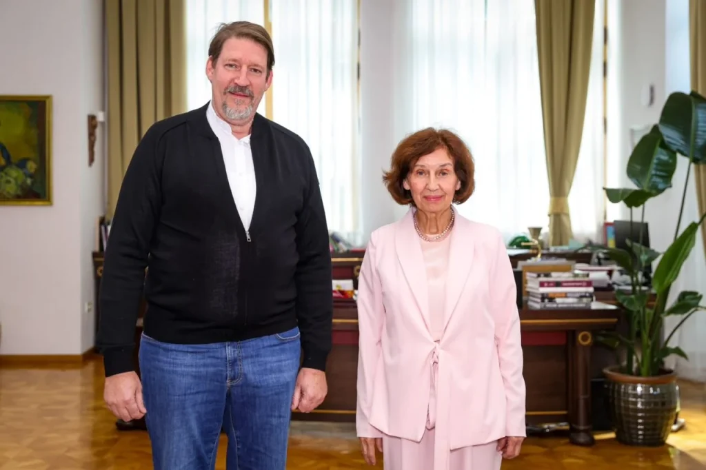 Сиљановска-Давкова на средба со Вајц: Билатералните прашања треба да бидат одвоени од процесот на пристапување кон ЕУ