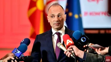 ВМРО-ДПМНЕ: Филипче без кочници се додворува на Софија и нуди уставни измени на брза лента