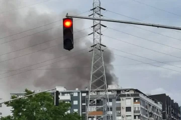 ДЕТОНАЦИИ И ГУСТ ЧАД ЈА ВОЗНЕМИРИЈА КИСЕЛА ВОДА: Пожар избувна во орман на ЕВН пред станбена зграда
