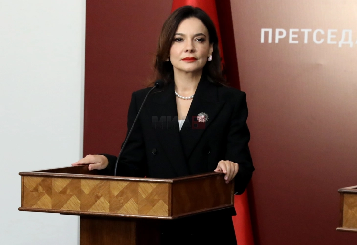 Албанската министерка Спиропали во официјална посета на Скопје
