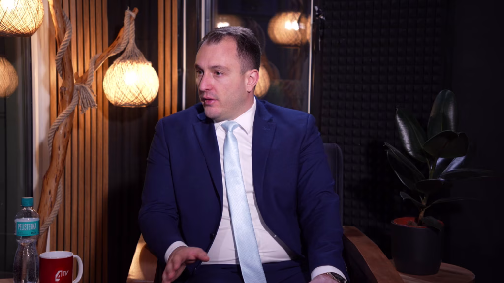 АНДОНОВСКИ СТАВА КРАЈ НА ХАОСOT: Државни податоци се чувале во Германија и „под скали“, сега се гради нов супер-дата центар!