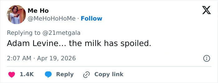 (Фото) „Изгледа како восочна фигура“, „Уф, кога ќе почнат да прават операции, изгледаат како да се балсамирани“: славниот пејач ги разочара обожавателите