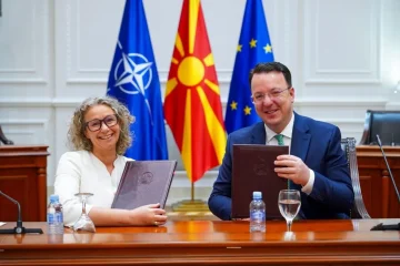 Николоски: Следува најкрупната реформа во Железницата. Градиме нови пруги, набавуваме нови локомотиви, патнички возови и создаваме функционални железнички претпријатија. Потпишан грант Договор со Светска банка за реформи во Желеницата