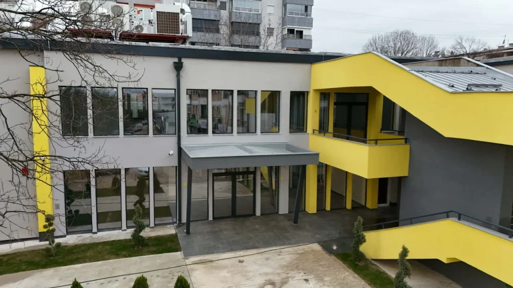 (Фото) Испишавме историја во Ченто – по 40 години запоставеност, отворен е новиот Дом на културата, објави Стефковски