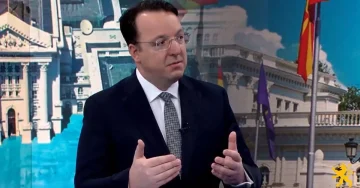 Николоски: СДС станува Левица, а Левица станува СДС, во деструкција тонат од СДС