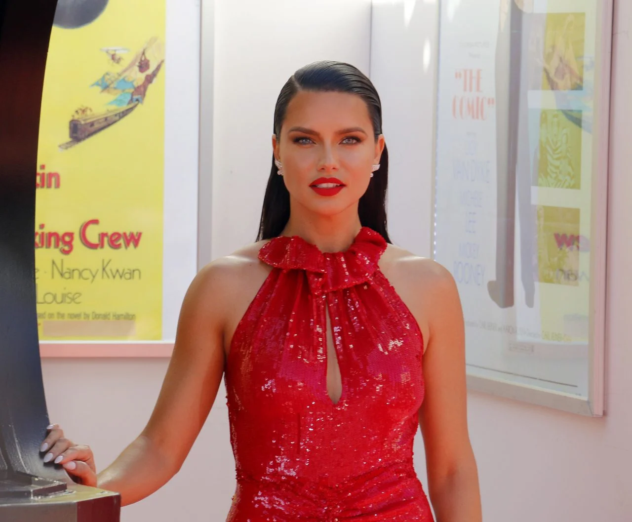 (Фото) Ќерките на Адријана Лима и Марко Јариќ позираат со својата позната мајка за прв пат