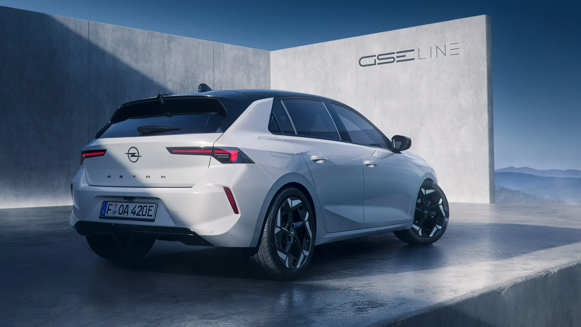 Opel лансира Astra GSE Line so 280 КС