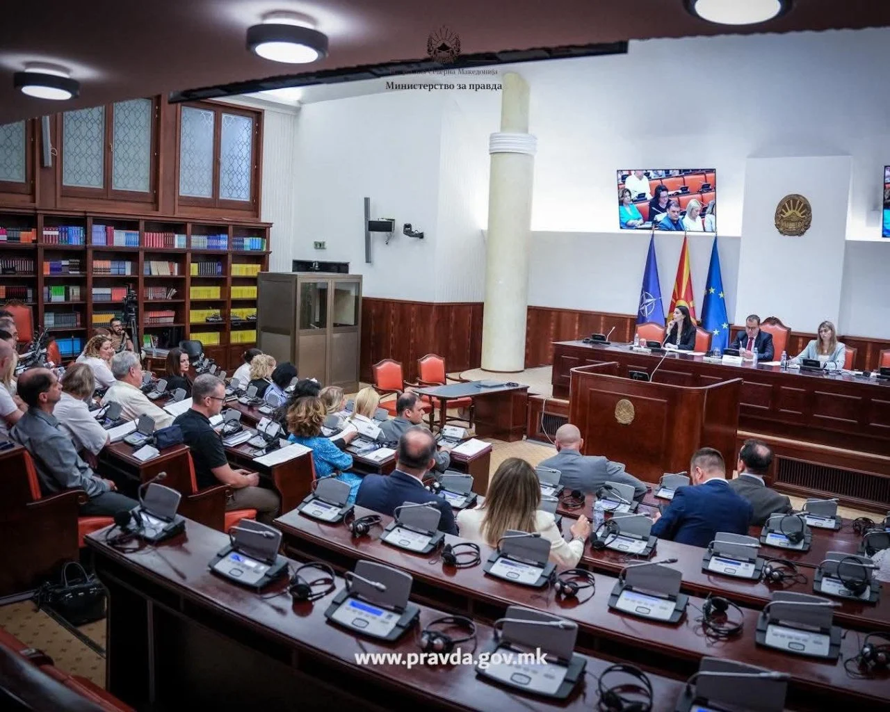 Јавна расправа за Предлог-законите за судска служба и за јавнообвинителска служба