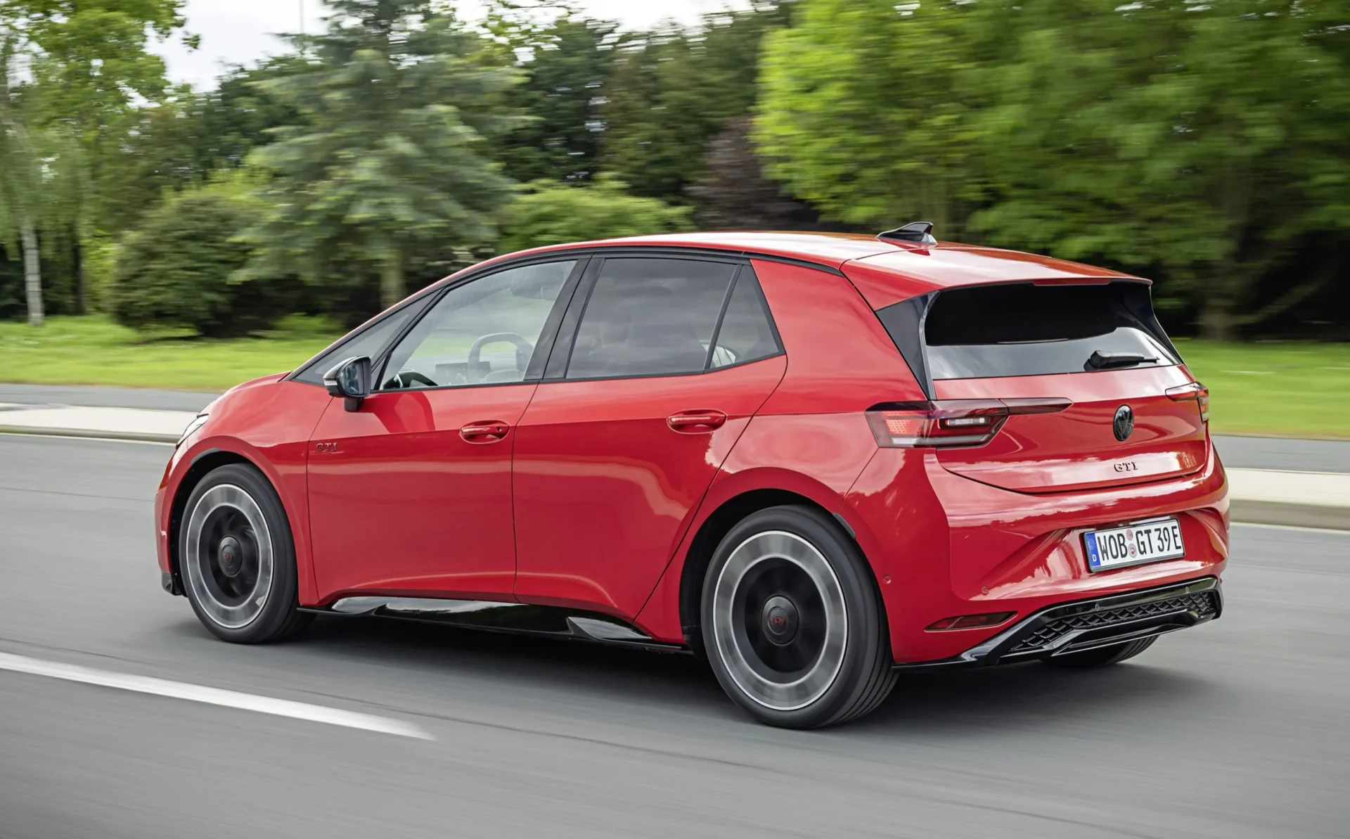 Volkswagen го претстави најмоќниот GTI досега: Електричен погон и 326 КС