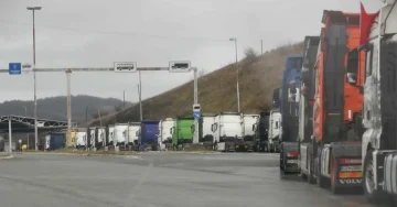 Мицкоски: ЕУ треба да ја повлече одлуката, 450 камиони од Македонија не ја загрозуваат европската економија