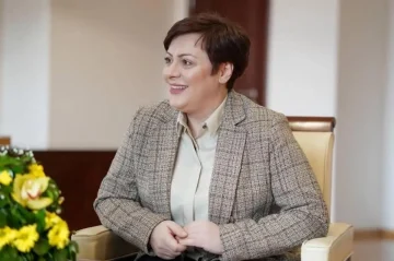 ОВА Е ВРЕМЕ НА СИЛНИ И МУДРИ ОДЛУКИ: Димитриеска-Кочоска продолжува да работи за подобра Македонија