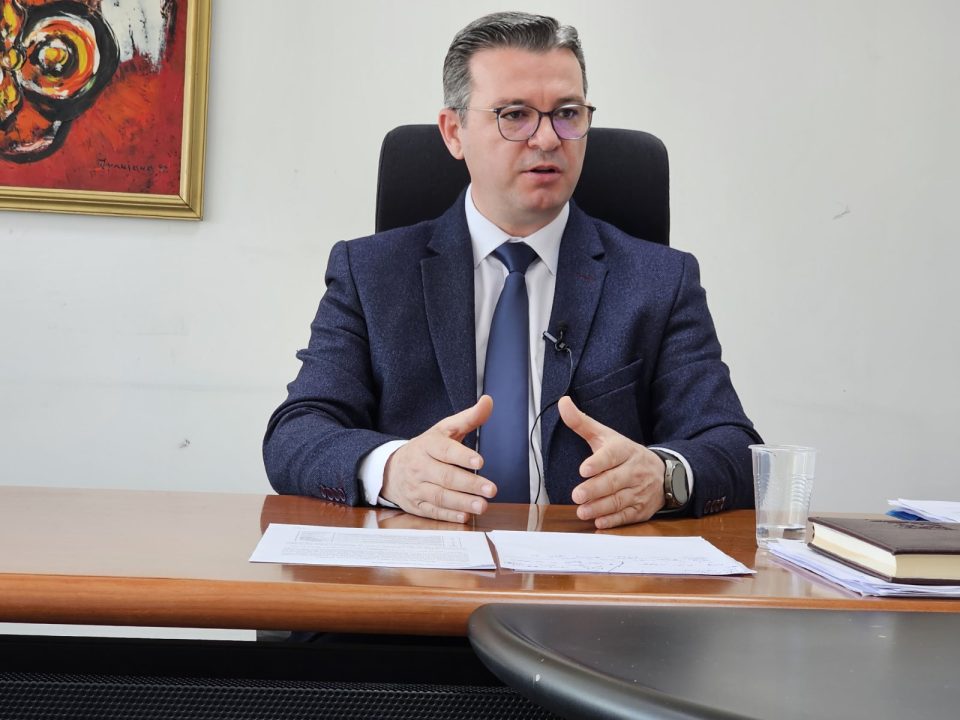 Левица: Оставка од Трипуновски по двата големи скандали со поткуп во Министерството!