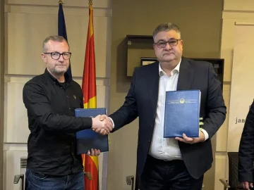 Потпишан колективниот договор во Министерството за јавна администрација: До 40 проценти повисоки плати