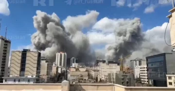 (ВИДЕО) Нови експлозии одекнуваат во Техеран, израелските сили велат дека го напаѓаат „срцето на градот“