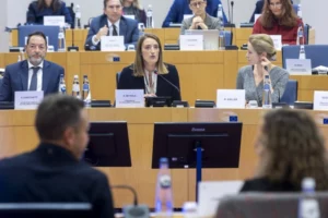 Лидерите на партиите во ЕП бараат конкретна и опиплива поддршка од ЕУ за Гренланд и Данска