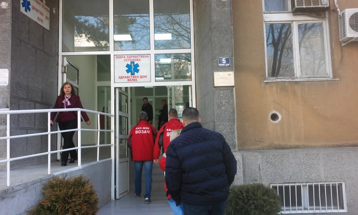 Летни бесплатни здравствени прегледи на пункт на отворено под сенка за велешани