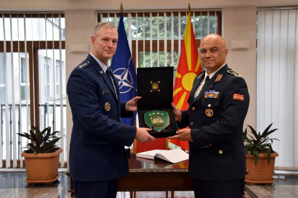 Врховниот командант на Сојузничките сили на НАТО за Европа на средби со Мисајловски и генерал-мајор Лафчиски