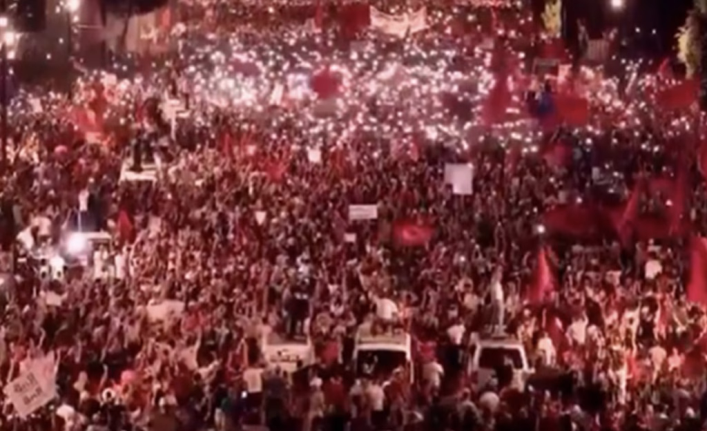 „РЕВОЛУЦИЈА НА ФЛАМИНГОАТА“ ВО АЛБАНИЈА: Луксузниот комплекс на Иванка Трамп и Џаред Кушнер предизвика масовни протести и политичка криза