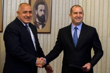 БУГАРИЈА ПРЕД НОВА ПОЛИТИЧКА КРИЗА: Радев ќе врачи мандат на ГЕРБ, Борисов најави инстантно враќање