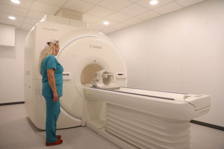 Нов апарат за магнетна резонанца и лапароскопски столбови се промовирани во стара Градска болница