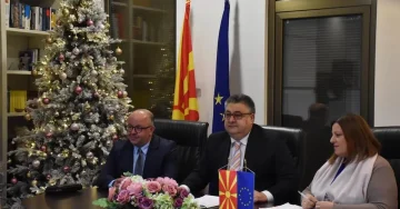 РЕФОРМИ ВО ЈАВНАТА АДМИНИСТРАЦИЈА: Минчев ги презентираше резултатите и реформските активности што следуваат пред медиумите