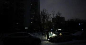 ОСТАВЕНИ БЕЗ СТРУЈА И ГРЕЕЊЕ: Русија со 612 напади на енергетската инфраструктура во Украина, можен напад и на трафостаниците за нуклеарните централи