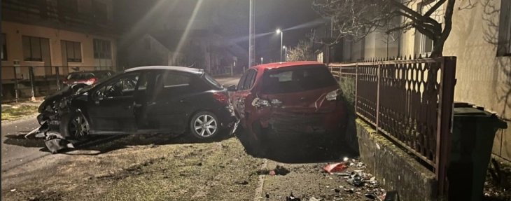 Малолетник со возило удрил во автомобил и пешак кој се бори за живот