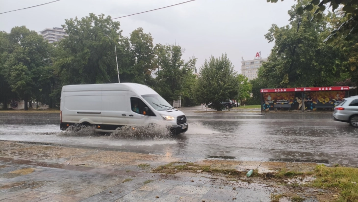 УХМР: Најмногу дожд наврна во скопско Црешево и Гази Баба